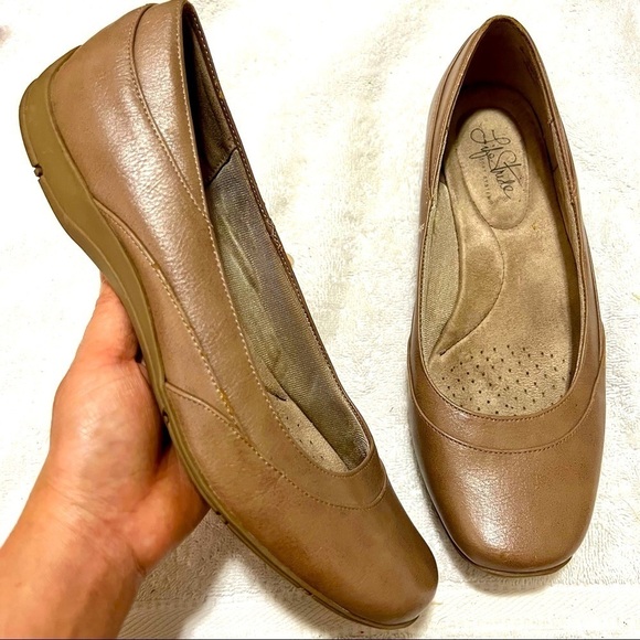 LIfe Stride Deja Vu Women's Ballet Flat Tan Shoes 
slip on size 9 - Picture 1 of 7